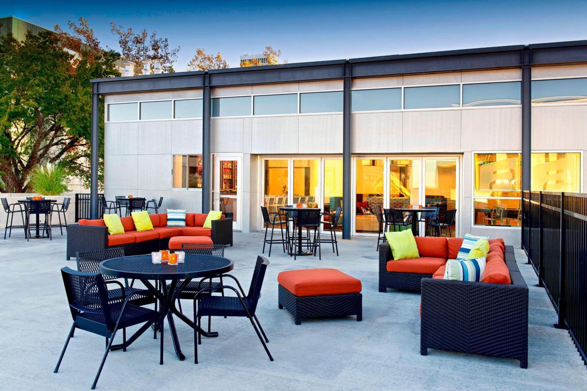 Отель Aloft Tulsa Downtown Экстерьер фото
