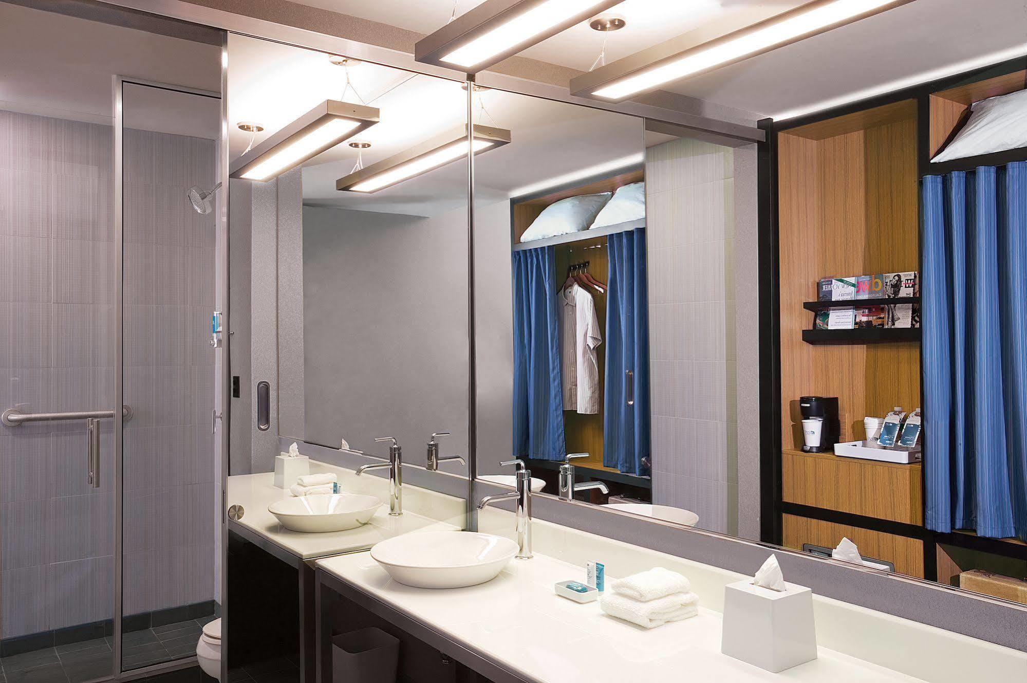 Отель Aloft Tulsa Downtown Экстерьер фото