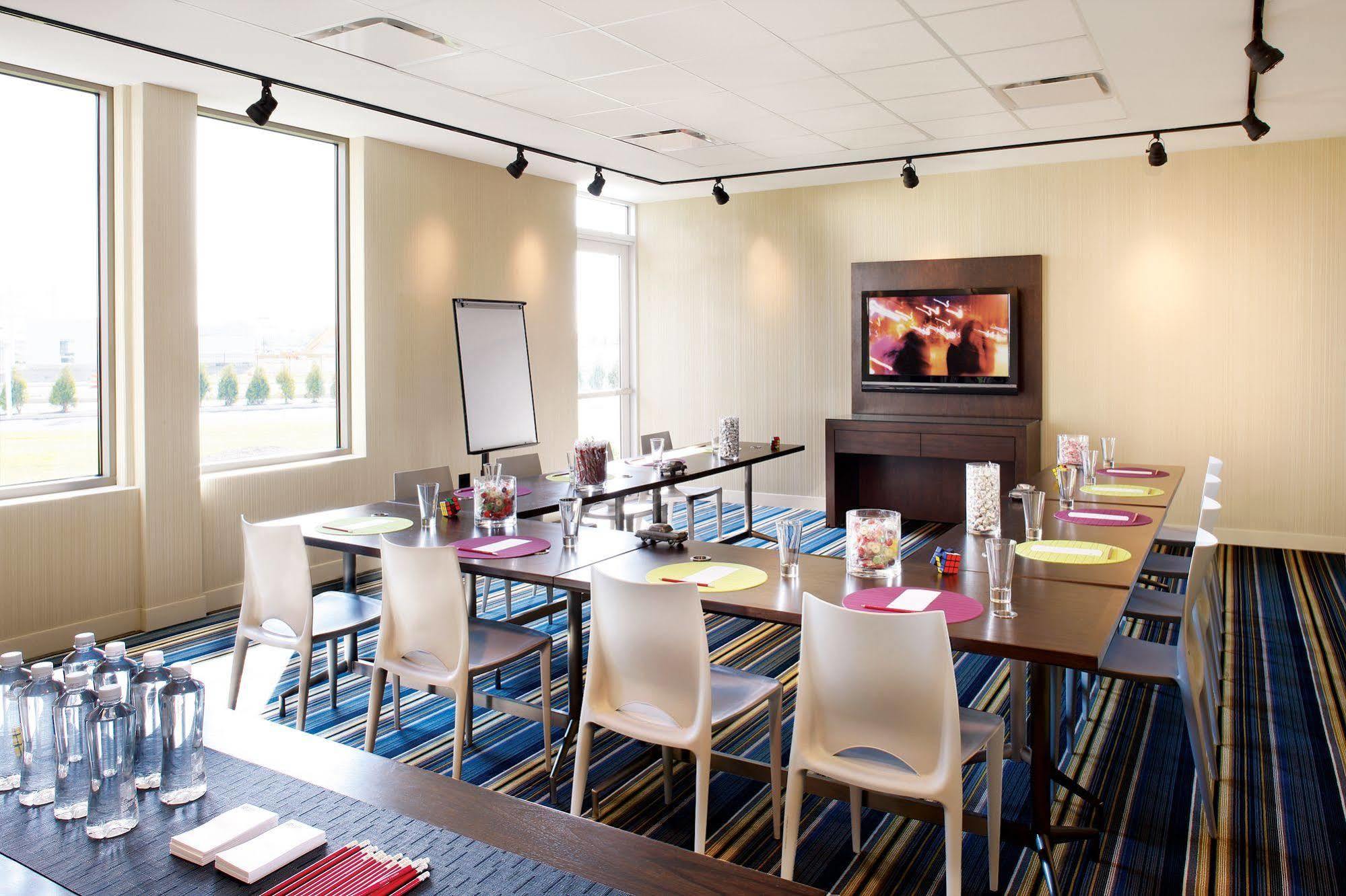 Отель Aloft Tulsa Downtown Экстерьер фото