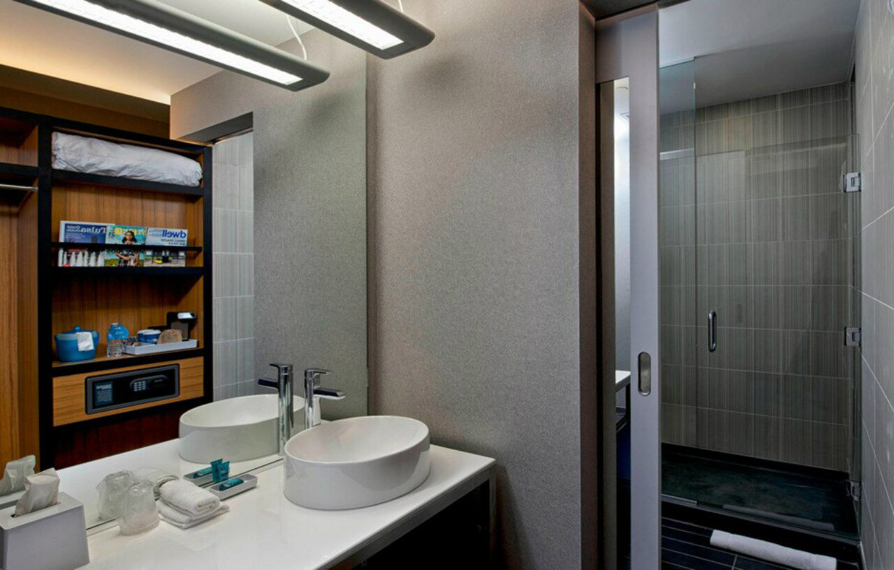 Отель Aloft Tulsa Downtown Экстерьер фото